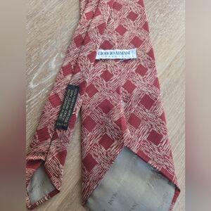 Vtg Giorgio Armani Men’s 100% Silk Italian Tie Red Tan Geometric Lattice Pattern